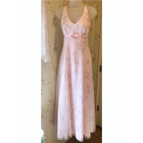 Dresses & Skirts - Vintage Pink Princess Dress with Sparkle details